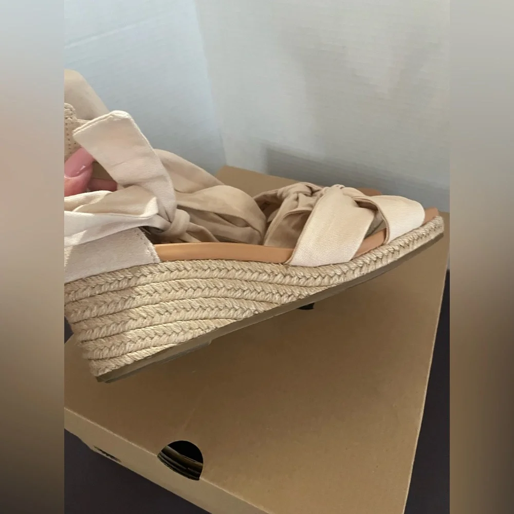 UGG Women's Yarrow Sandals size 9 Bnib - Picture 6 of 12